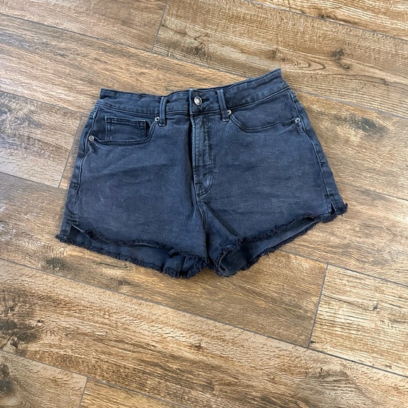 Good American Jeans Cut Offs 4/27 Faded Black, Classic Black Shorts 3” inseam - Picture 2 of 11